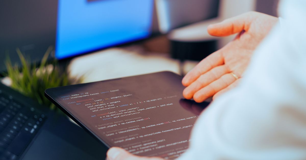 Código de programación en pantalla representando la guía completa de auditoría de código de aplicaciones